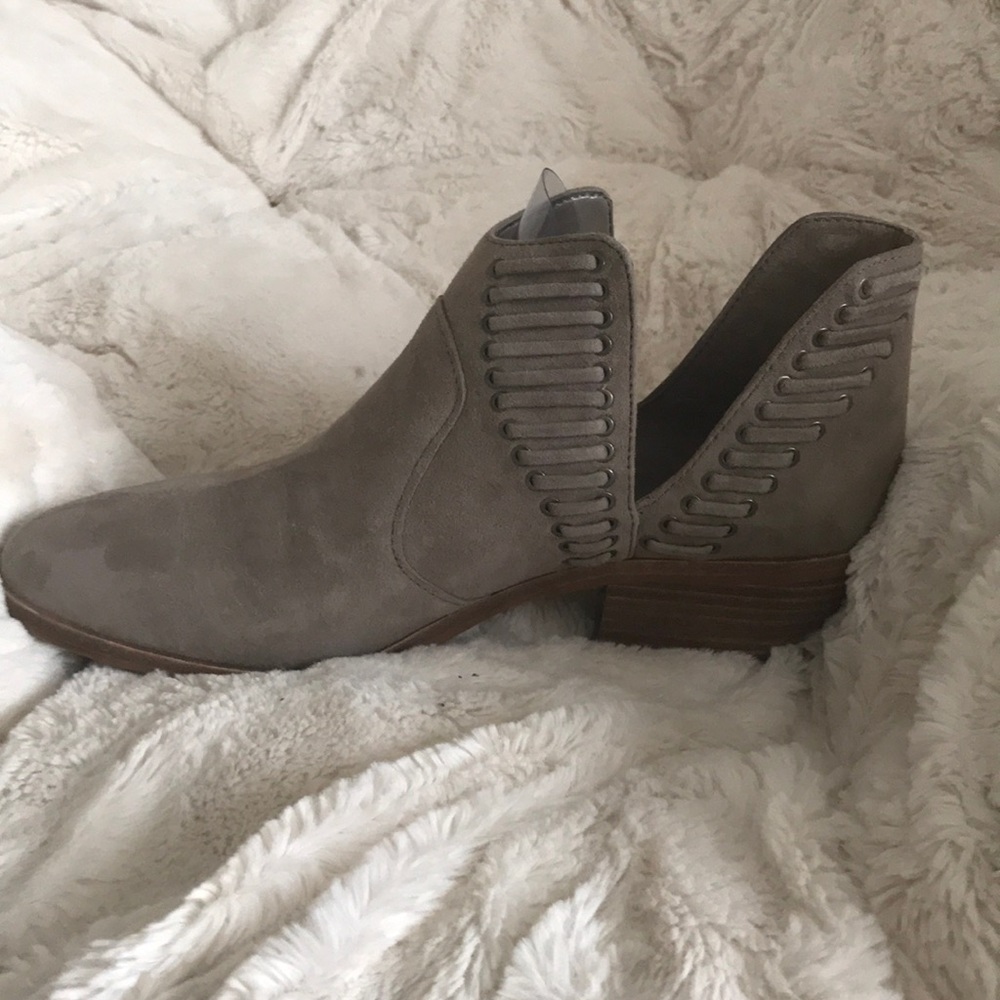 Vince Camuto VC Pevista booties